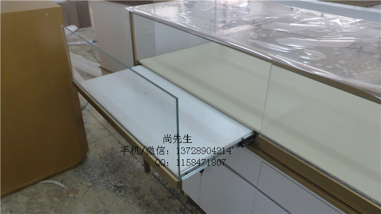 珠寶店展示柜細(xì)節(jié).jpg