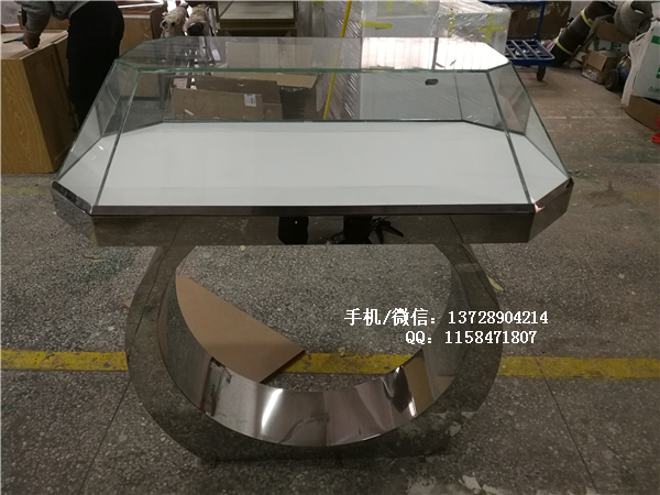 鉆石造型珠寶展示柜.jpg