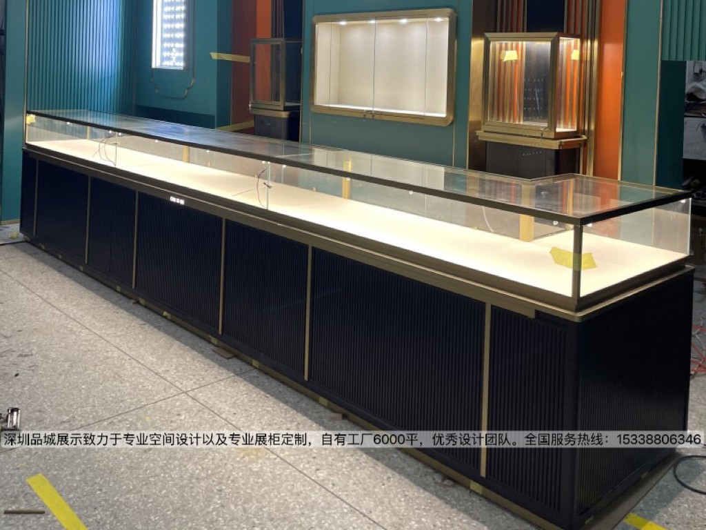 深圳品城展示玉璽格珠寶店展柜設(shè)計(jì)3.jpg