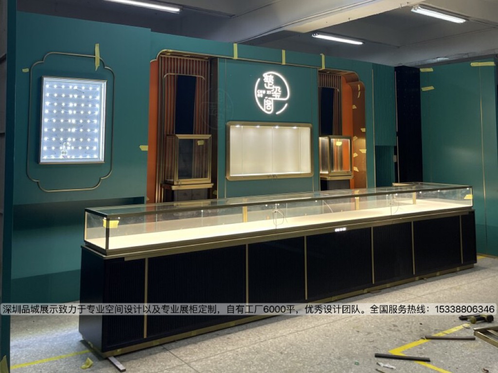 深圳品城展示玉璽格珠寶店展柜設(shè)計(jì)5.jpg