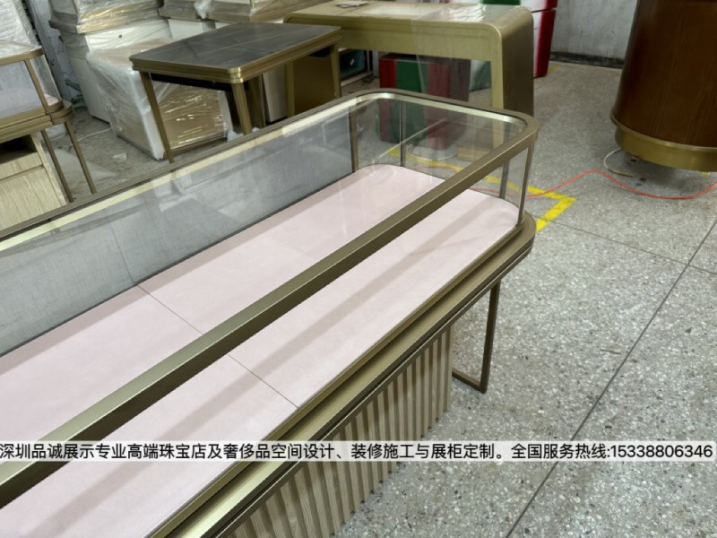 深圳品誠(chéng)展示珠寶鐘表店展柜設(shè)計(jì)輕奢效果圖3_副本.jpg