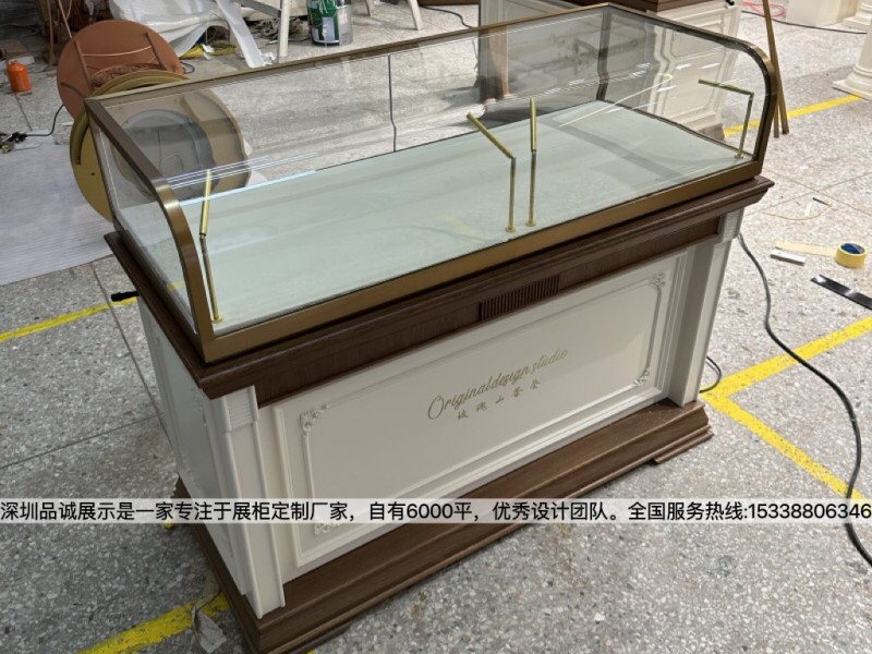 深圳品誠展示復(fù)古珠寶展柜設(shè)計效果6_副本.jpg