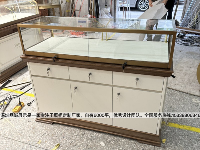 深圳品誠展示復(fù)古珠寶展柜設(shè)計效果2_副本.jpg