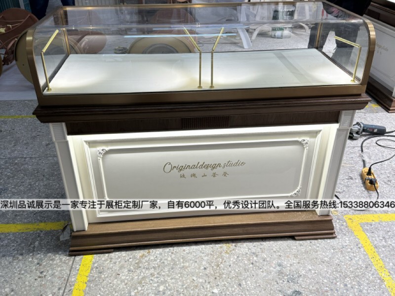 深圳品誠展示復(fù)古珠寶展柜設(shè)計效果3_副本.jpg
