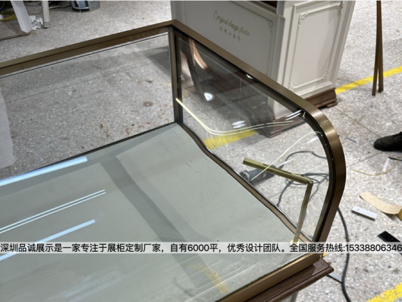 深圳品誠展示復(fù)古珠寶展柜設(shè)計效果1_副本.jpg